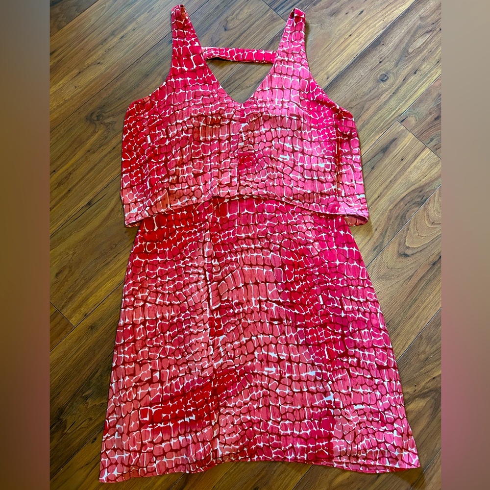 WhiteHouseBlackMarket sleeveless chiffon dress. Pinks& ivory pebble print. Small
